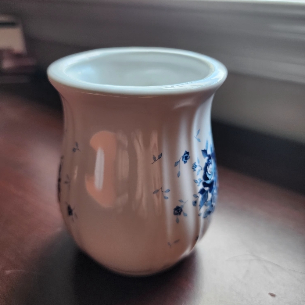 Ceramic white with blue roses‎ cup - Picture 12 of 14